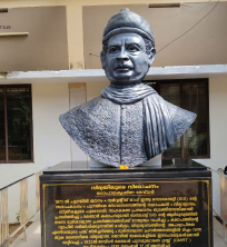 താനൂർ ദേവ്‌ധർ ഹയർ സെക്കൻഡറി സ്‌കൂളിലെ  ഗോപാലകൃഷ്‌ണ ദേവ്‌ധറിന്റെ പ്രതിമ 